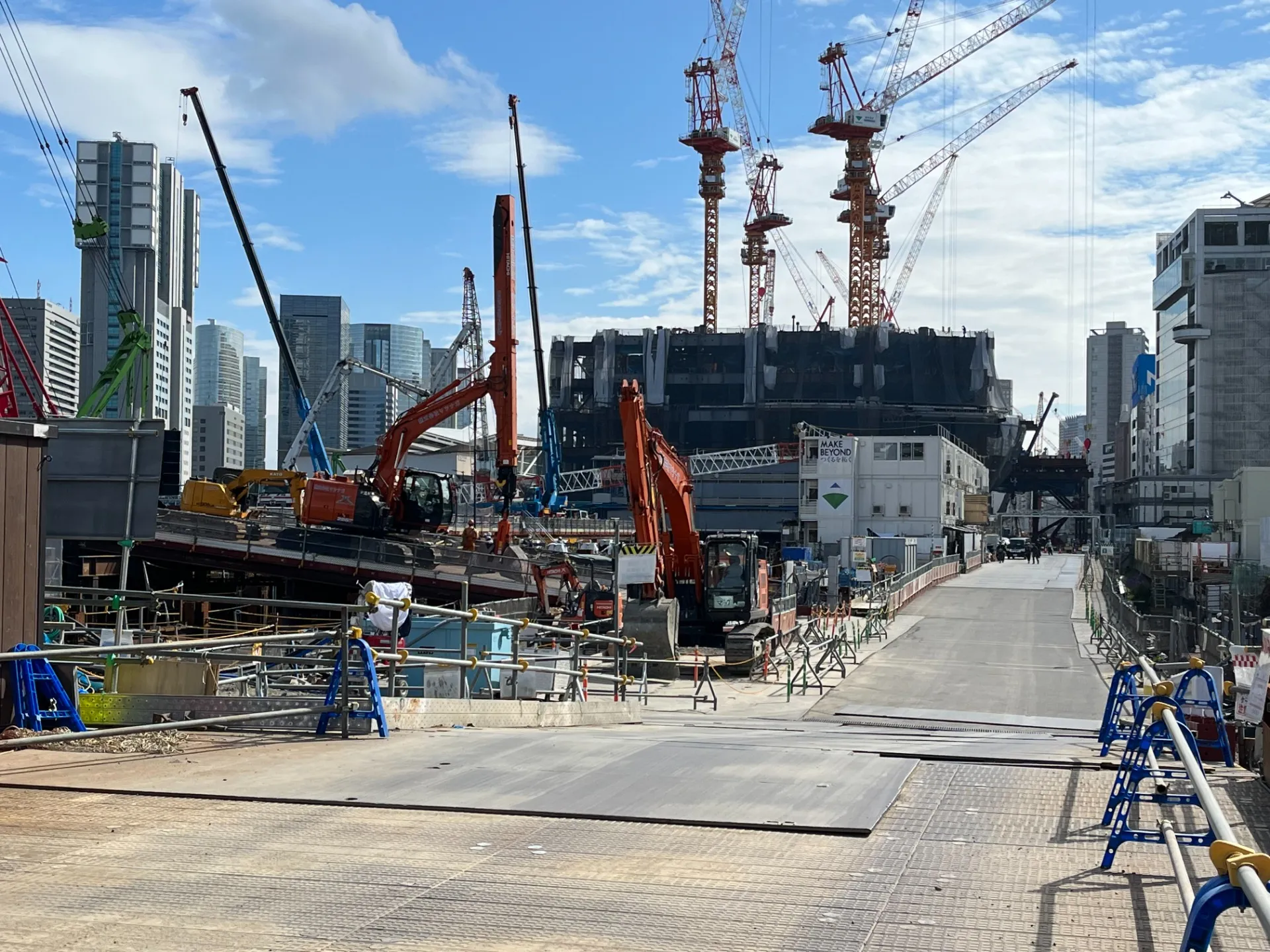 稼働中 建築現場